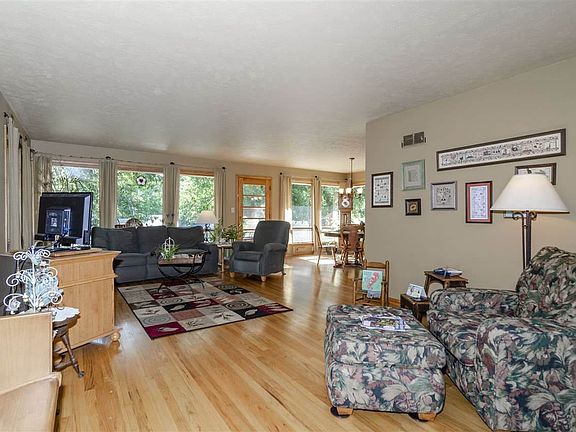 5th image of 717 Crestview Dr
