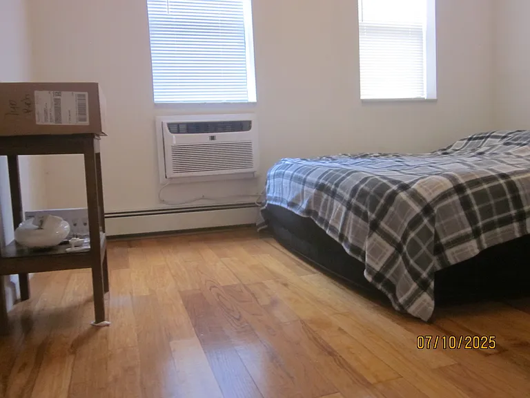 140 Richardson St #2-R — Photo 7