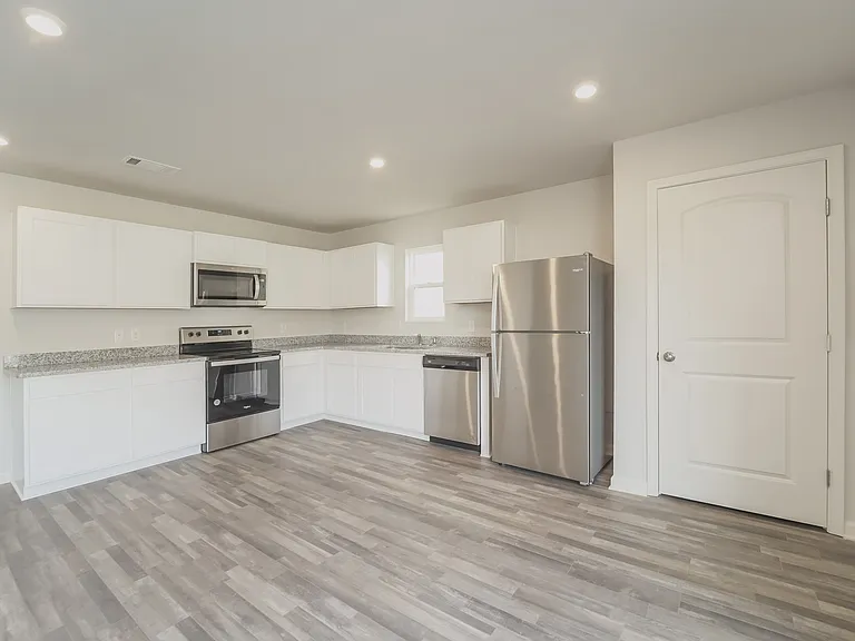 639 Farmstead Trl — Photo 8