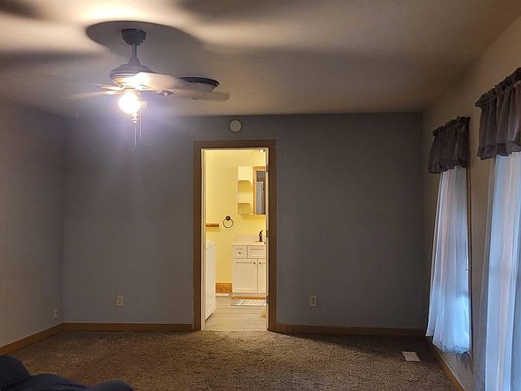 2nd image of 206 Elm St