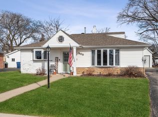 905 E Villa Dr, Des Plaines, IL