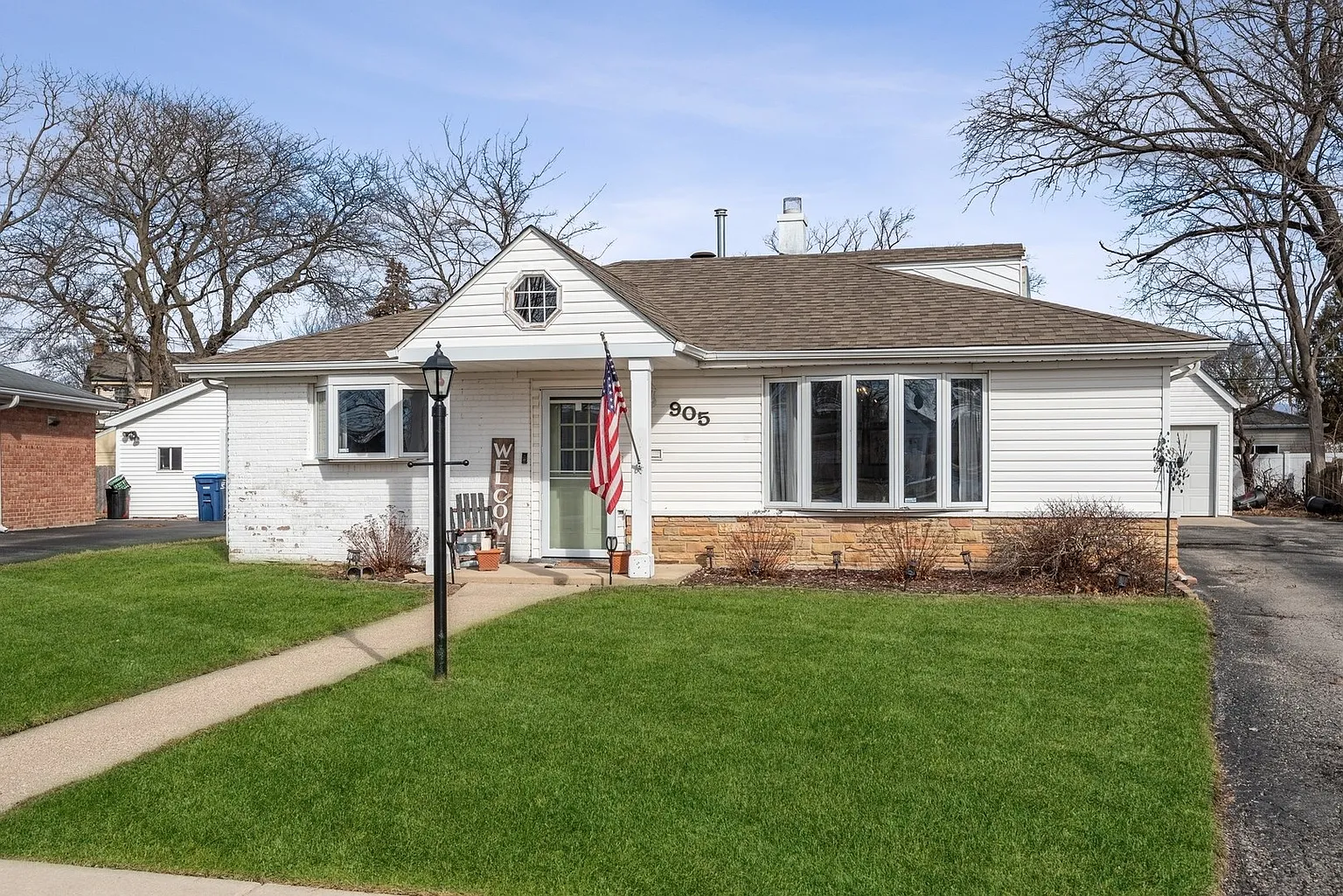 905 E Villa Dr photo 1