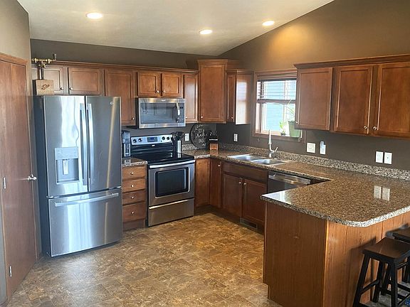 5th image of 604 S Clearbrook Ave