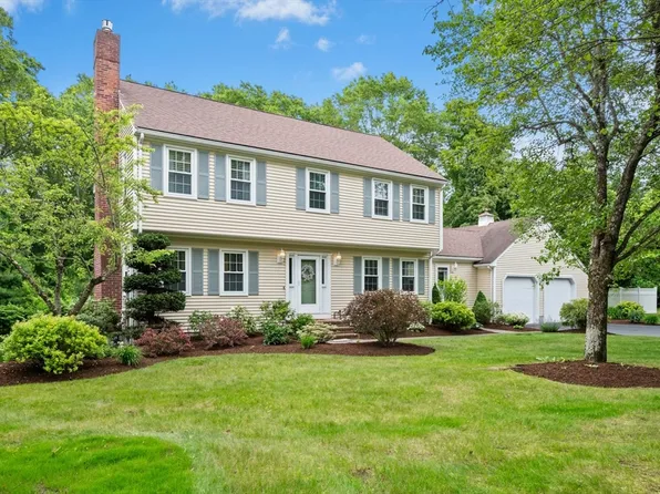 12 Hunters Run, Franklin, MA 02038