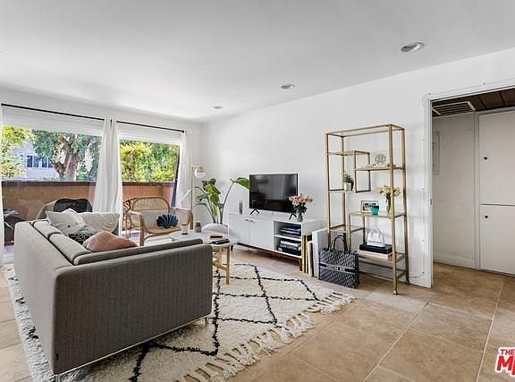4th image of 214-1121 N Olive Dr #214