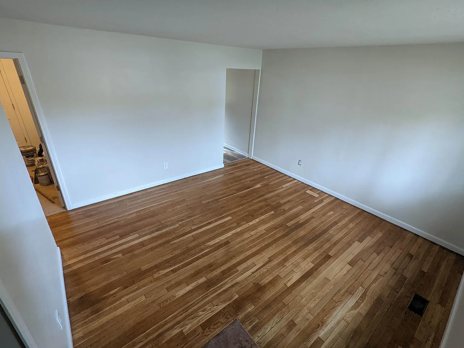 3 bed, 864 sqft, $1,799 — Photo 2