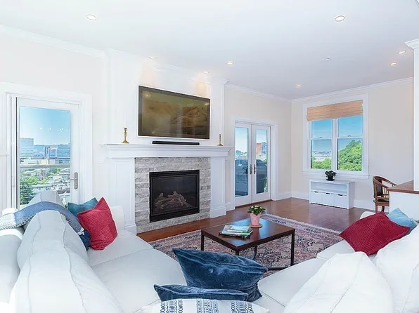 284 Bunker Hill St APT 4, Charlestown, MA 02129
