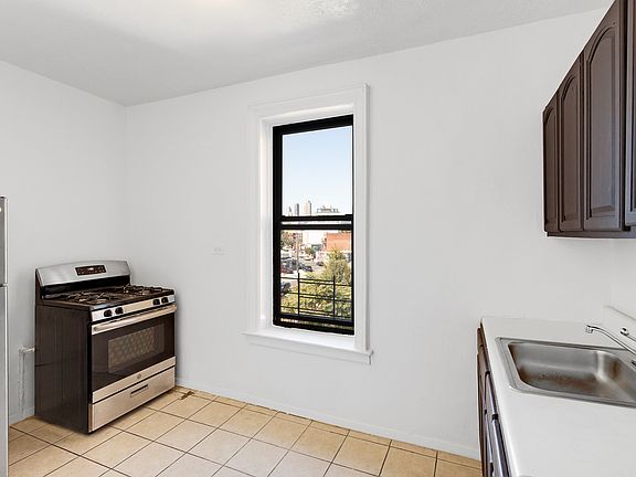 5th image of 12-21 30th Ave #D5