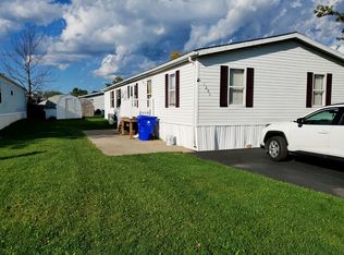 1206 Maplewood Dr, Lockport, NY 14094