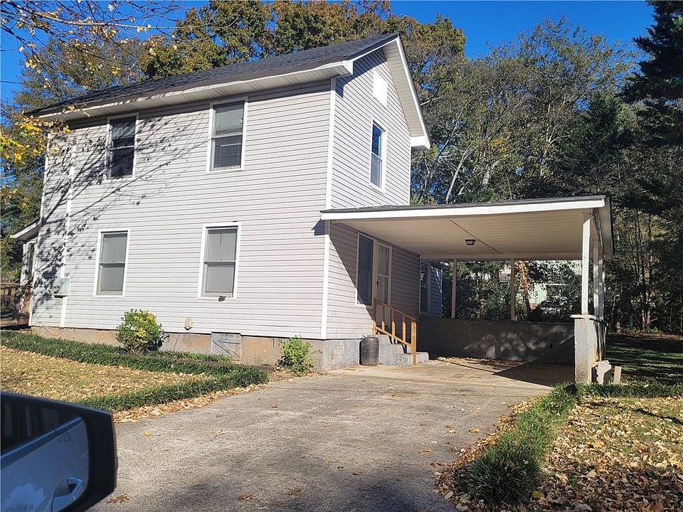 1st image of 215 Avenue E SE