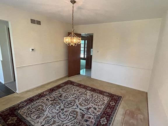 5th image of 15 Stonewall Ln