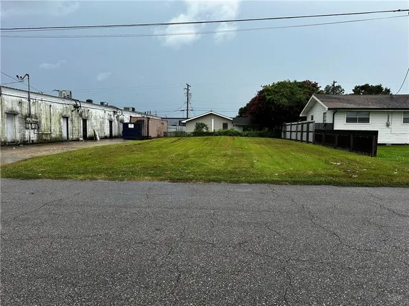 624 Oak St, Marrero, LA 70072