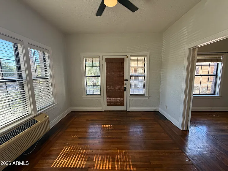 902 E Palm Ln #4 — Photo 6