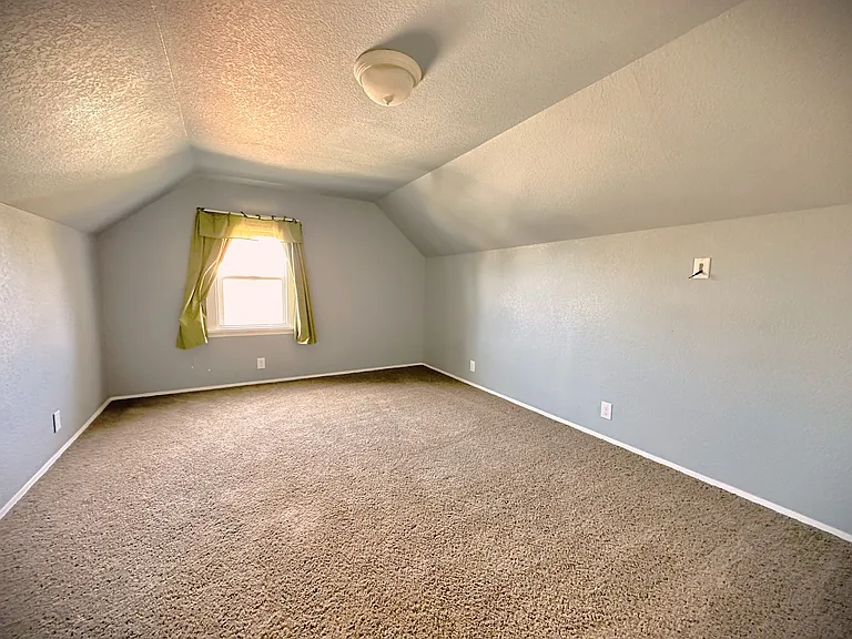 638 N Howard St — Photo 10