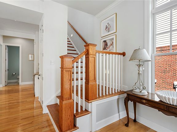 4th image of 1283 Newbury Highland