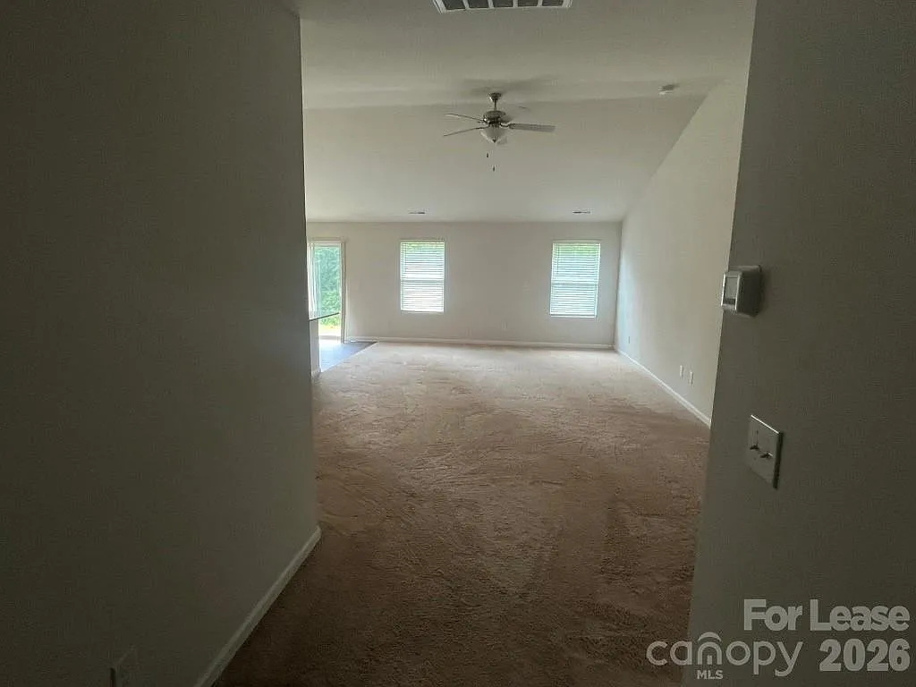 3 bed, 2.0 bath, 1506 sqft, $1,800 — Photo 2