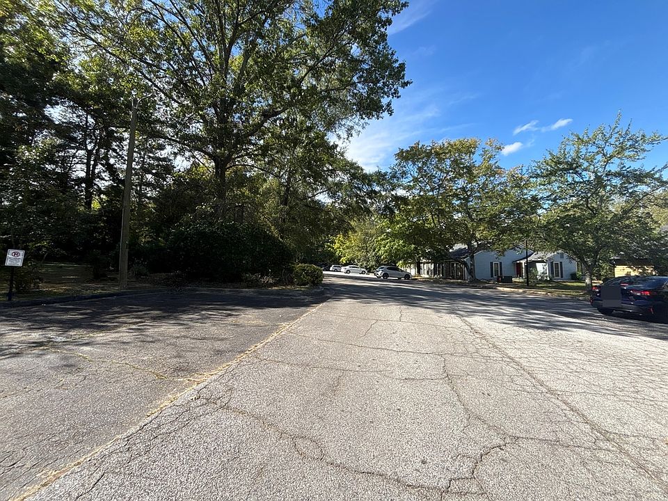 2nd image of 120 Sandalwood Cir