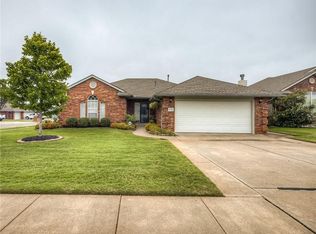 732 NE 21st St, Moore, OK 73160