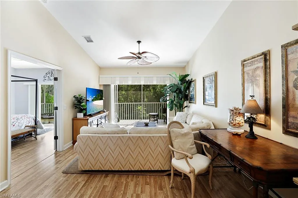 2 bed, 2.0 bath, 1349 sqft, $5,000 — Photo 3