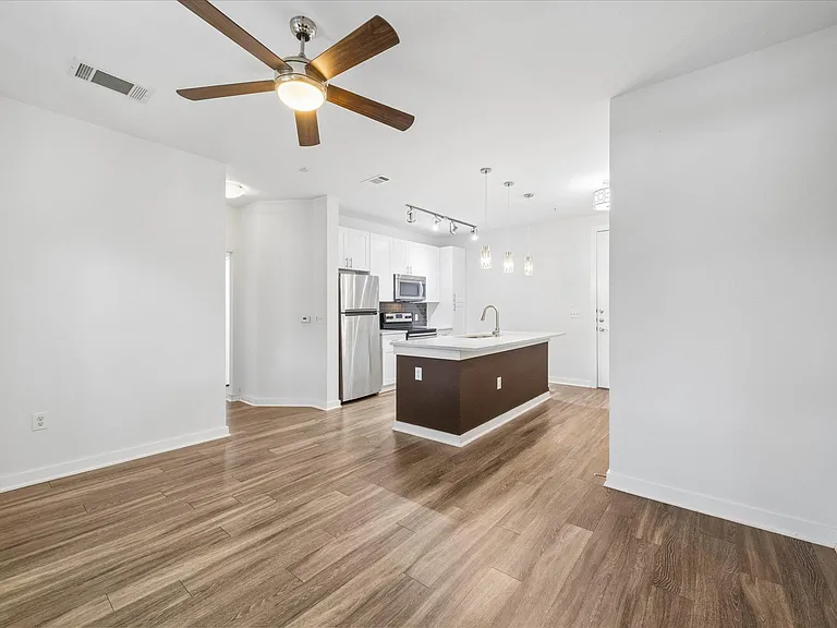 1900 Barton Springs Rd #4041 — Photo 17