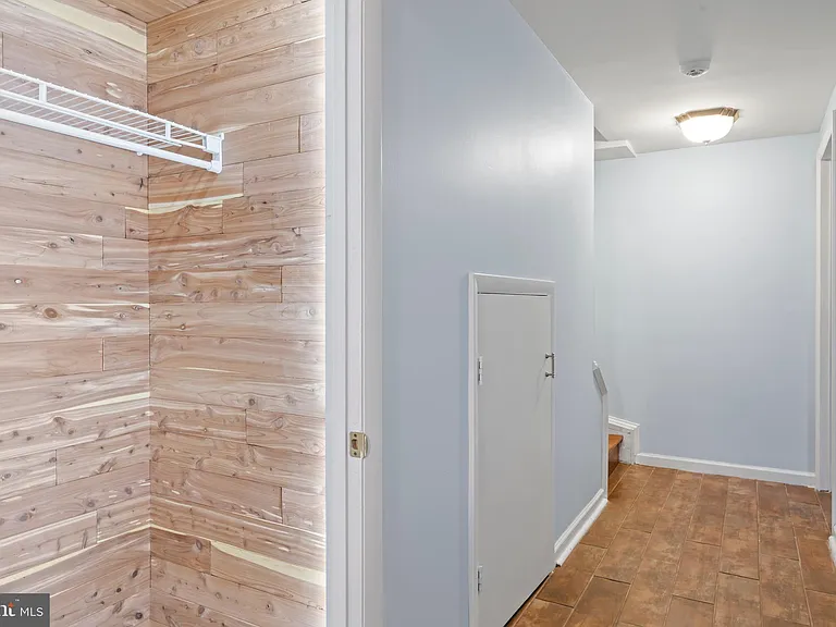 2053 Mayflower Dr — Photo 36