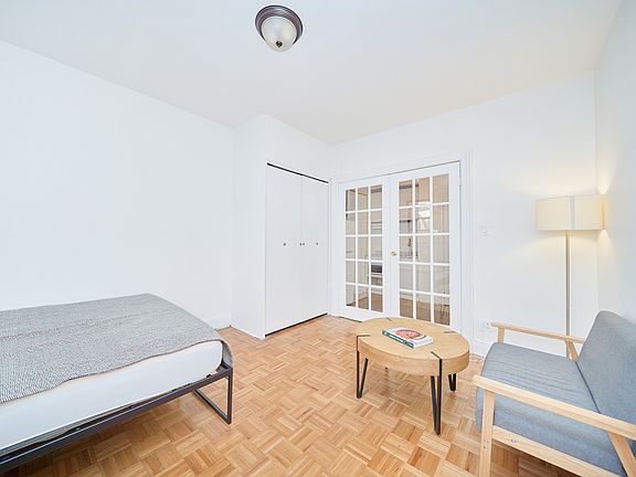 4th image of 223 E 58th St APT 3A