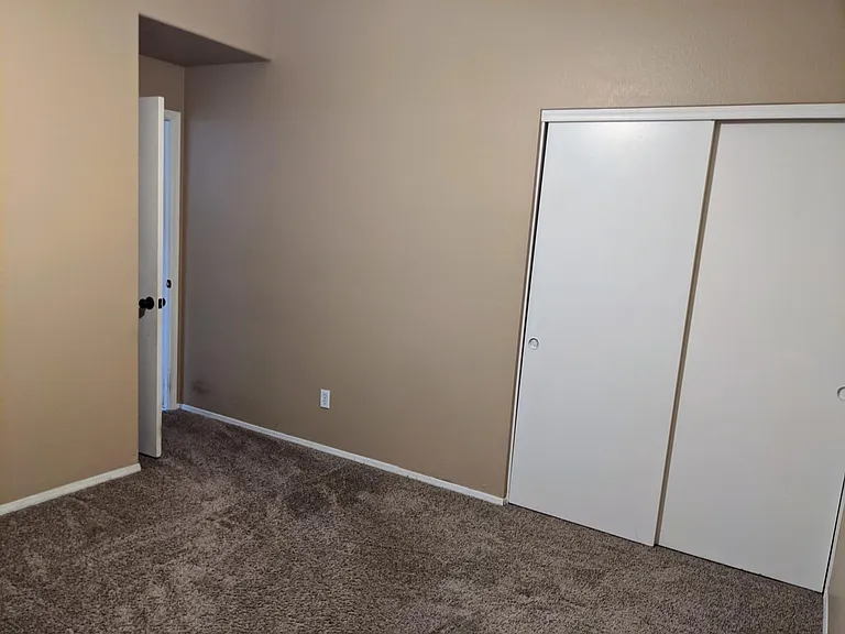 738 W Kyle Ct — Photo 13