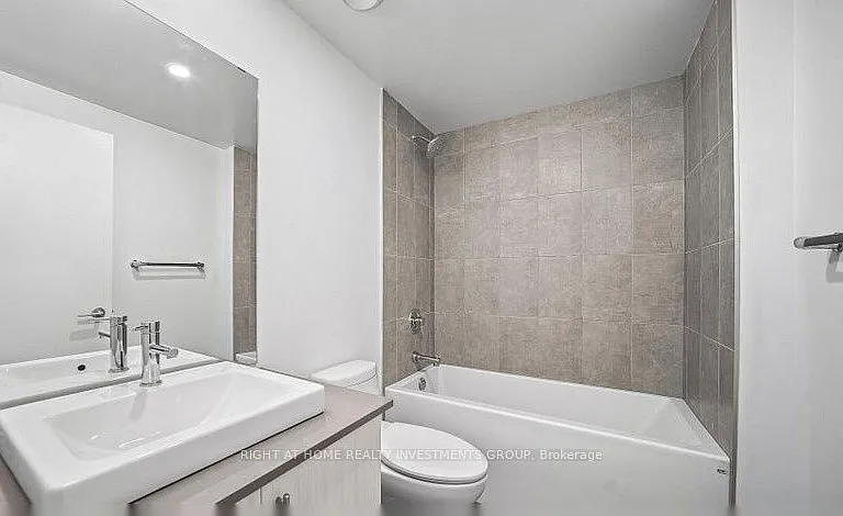 1195 The Queensway Way S #604 — Photo 5