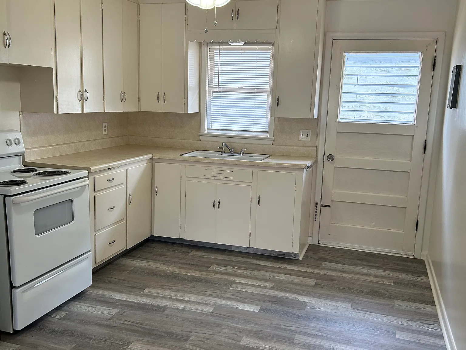 2 bed, 750 sqft, $1,150 — Photo 2