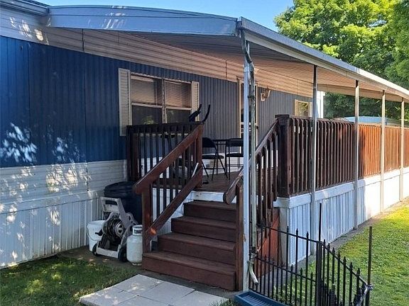 2nd image of 228 Windchasers Ln SE