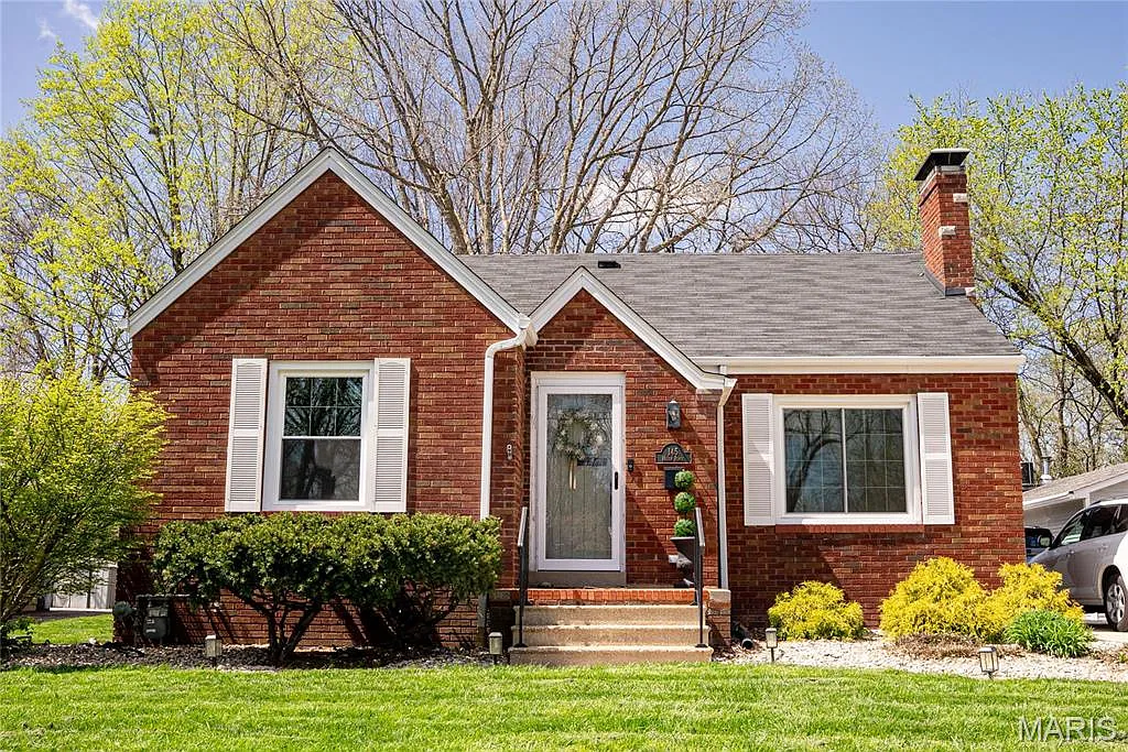 145 Helen Pl photo 1