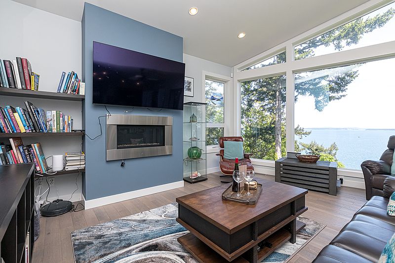 Saanich House for rent - 3 Bedrooms — photo 3