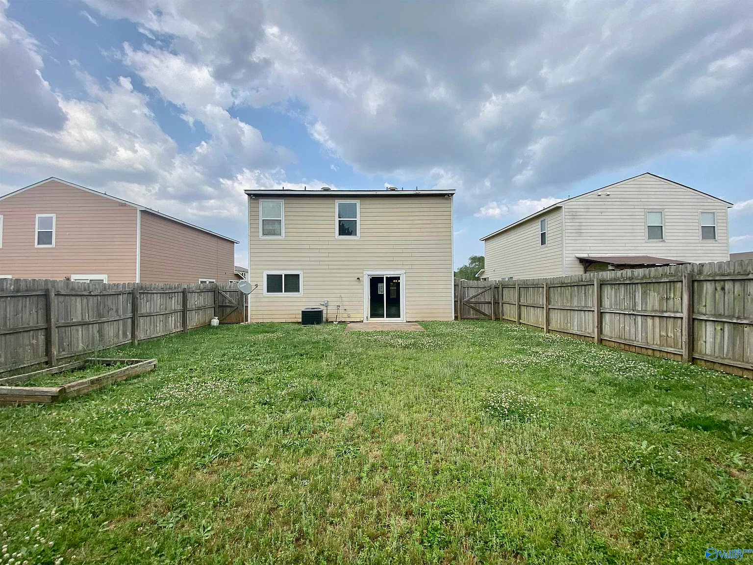 4 bed, 2.5 bath, 2226 sqft, $1,800 — Photo 2