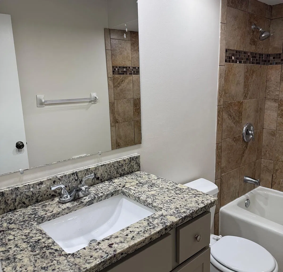2 bed, 900 sqft, $1,440 — Photo 2