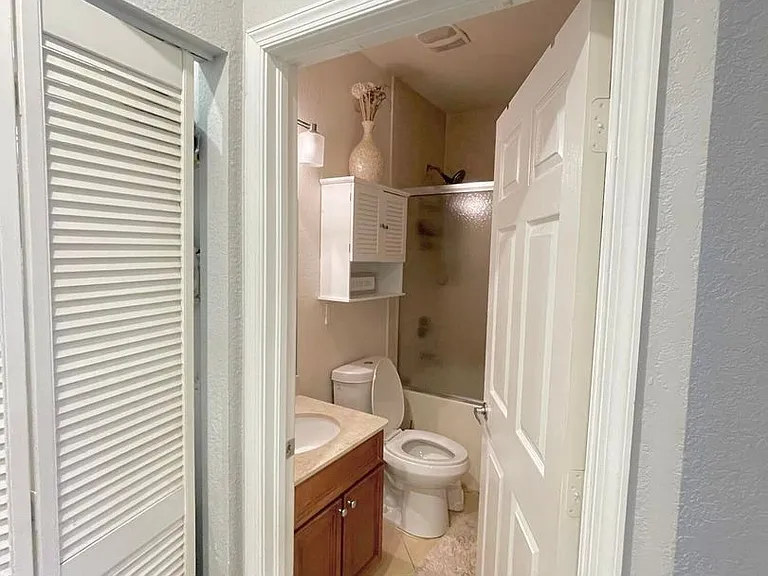 425 NE 1st St #425 — Photo 5