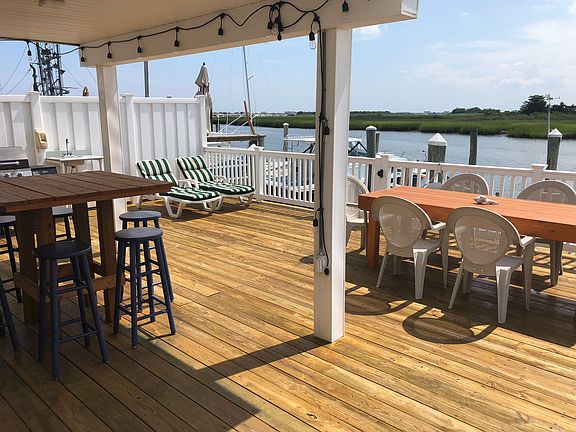 Large, private back deck 