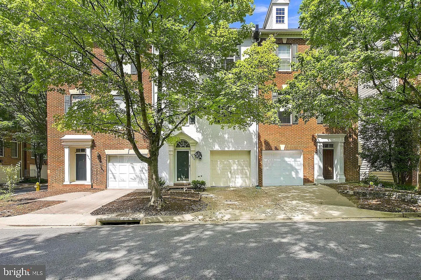 3 bed, 1984 sqft, $3,800 — Photo 2