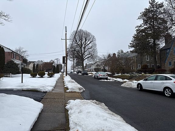 4th image of 616 Croyden Rd