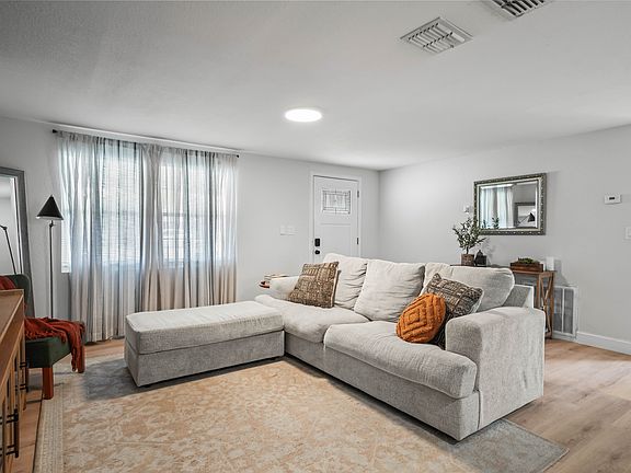 3rd image of 218 Piney Ave