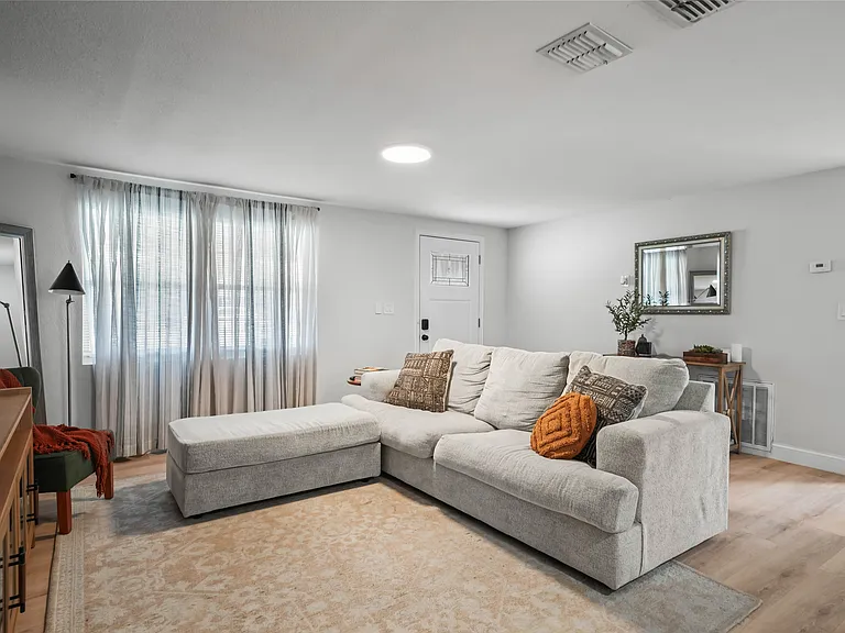 218 Piney Ave — Photo 3