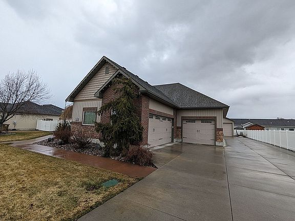 3rd image of 748 Dell Rd