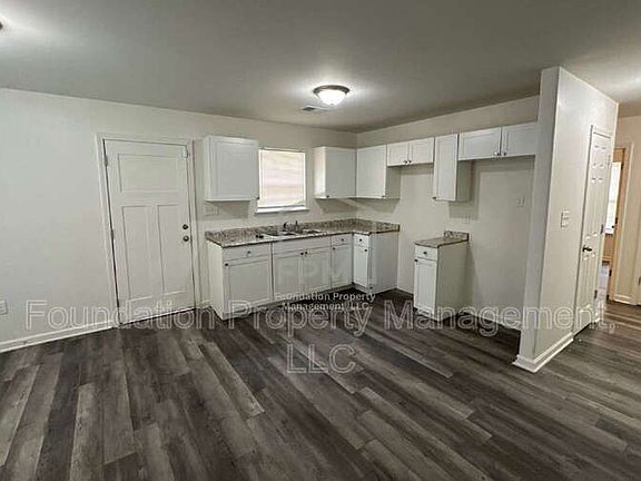 5th image of 2966 Watson St