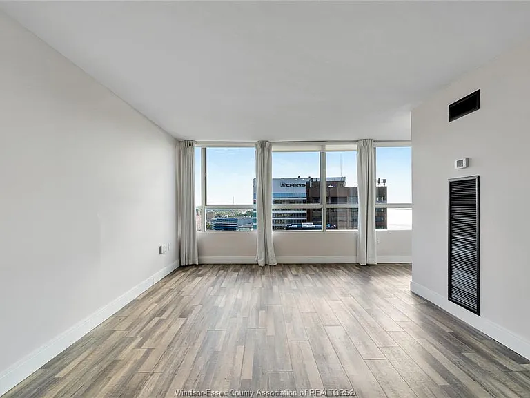 75 Riverside Dr E #1902 — Photo 10