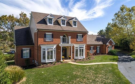 2nd image of 10 Vanessa Dr