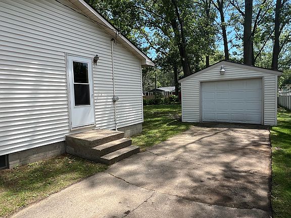 4th image of 1731 Langeland Ave