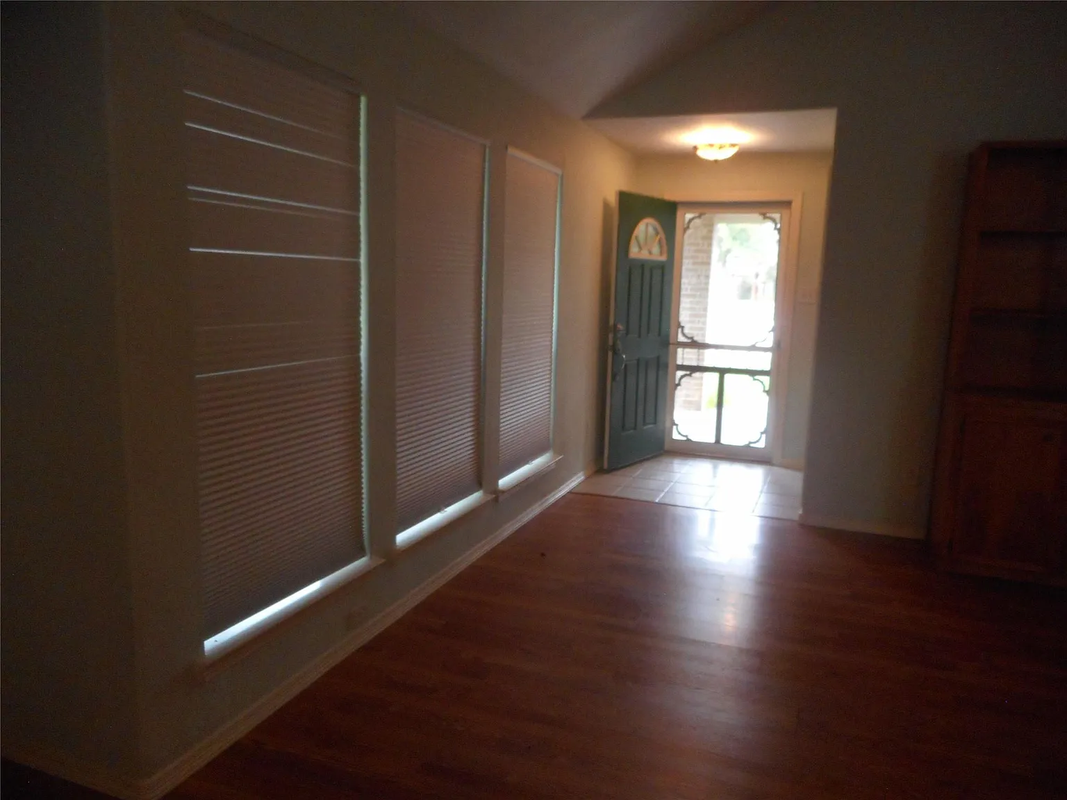 3 bed, 2.0 bath, 1710 sqft, $1,995 — Photo 3