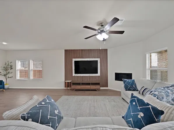 3813 Silver City Ave, Aubrey, TX 76227
