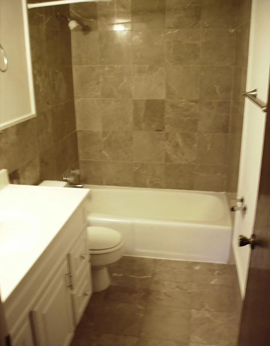 Eden Prairie Double, 3 BR, 2 bath, deck, yard — Photo 2
