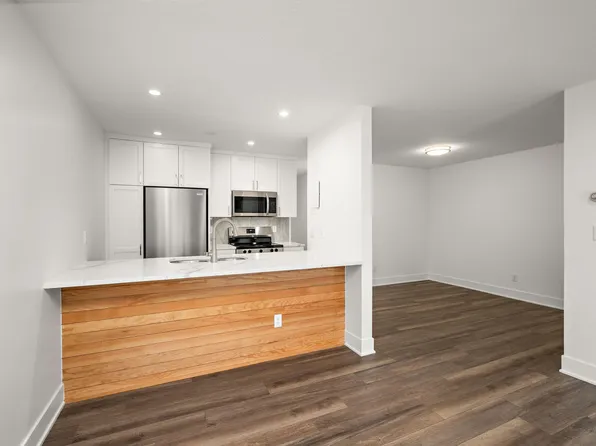 2800 Hamline Ave N APT 332, Roseville, MN 55113