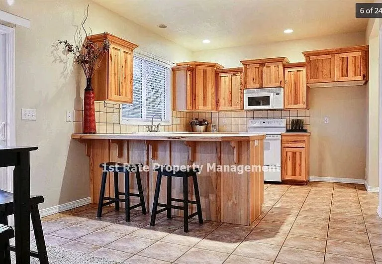 828 W Rollins St — Photo 7